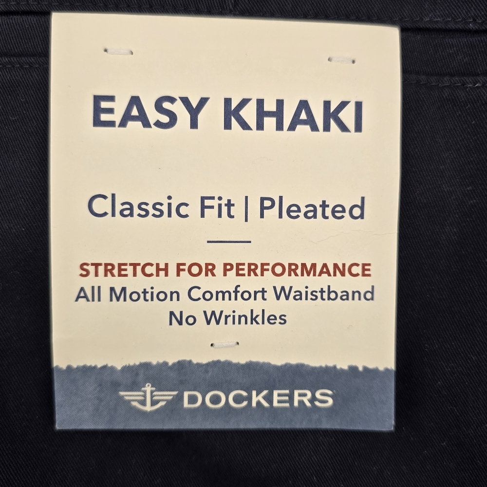NWT Dockers Easy Khaki Cladsic Fit Pleated Wrinkle-Free Pants, Mens 36x30, Navy - Picture 3 of 16